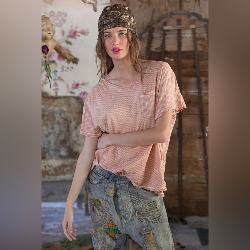 Magnolia Pearl Piecewise Pocket Tee 2405 in Tabby